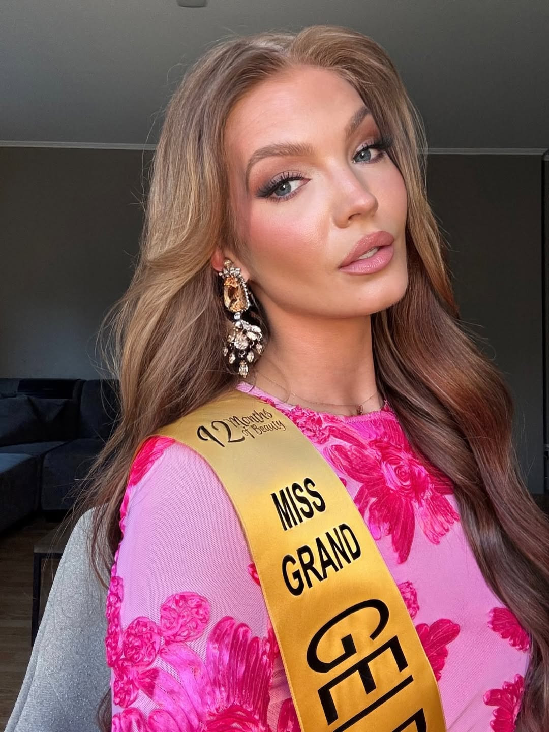 Trước đó, Rosalie Esmee Hooft tham dự Hoa hậu Hoàn vũ Hà Lan 2024 và giành ngôi Á hậu 2.