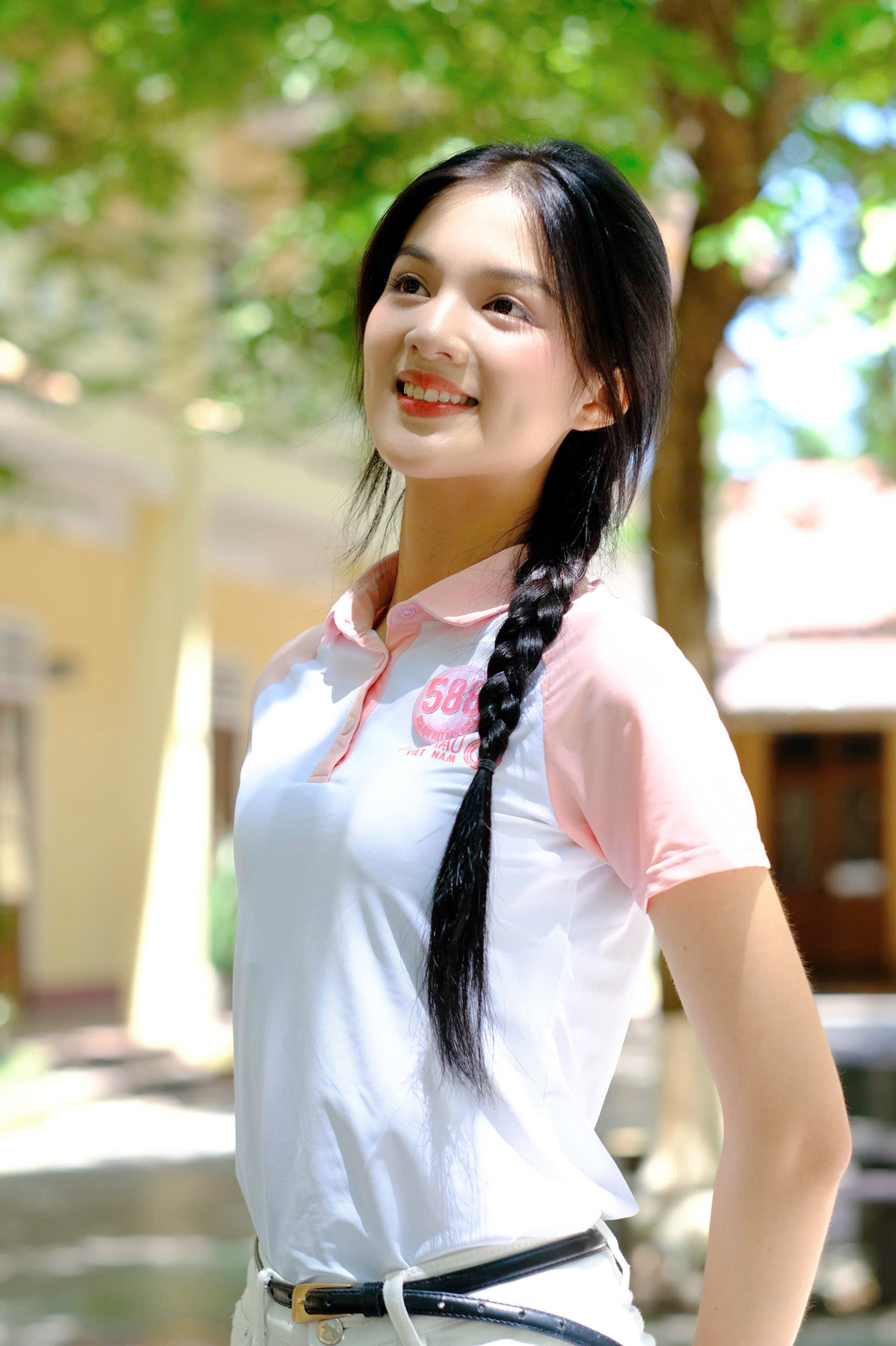 Thí sinh Trần Minh Thu cho biết đang dành hết tâm sức cho đêm chung kết Hoa hậu Việt Nam 2024. "Tôi hồi hộp, nóng lòng được đến đêm chung kết. Chúng tôi đang cấp tốc tập luyện để có một đêm diễn bùng nổ, mãn nhãn", cô chia sẻ.