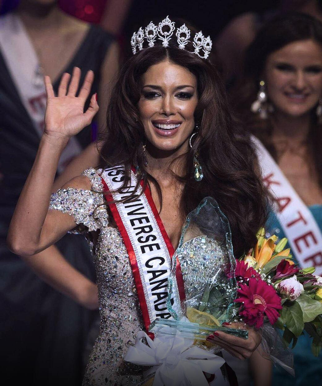 Sau khi bất ngờ gặp tai nạn, Sahar Biniaz chuyển hướng sang làm nhà hoạt động nhân đạo. Sự quay trở lại đường đua sắc đẹp của Sahar Biniaz ở tuổi 41, sau 13 năm đăng quang Hoa hậu Hoàn vũ Canada, đang thu hút sự chú ý của các fan sắc đẹp quốc tế.