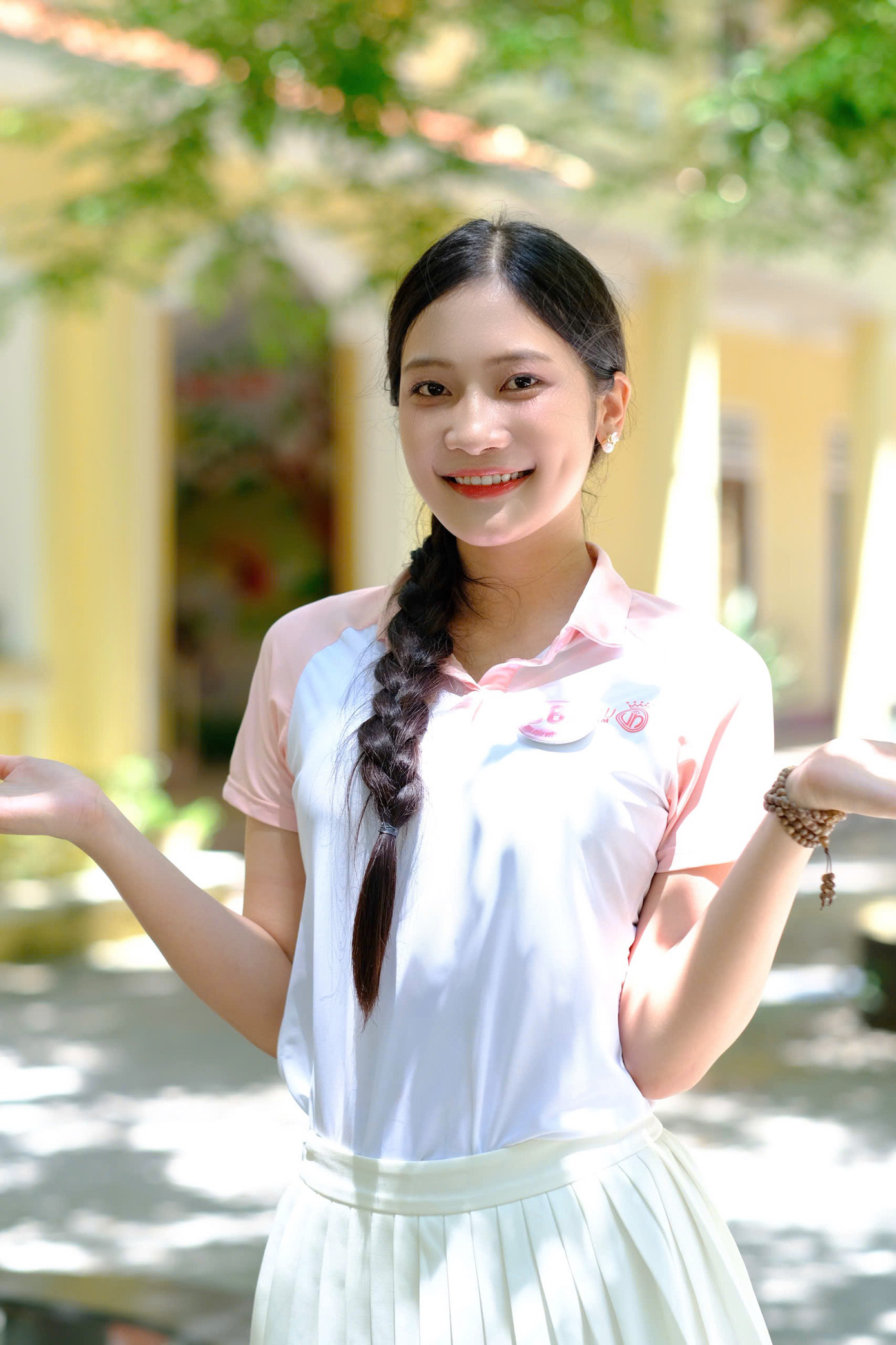 Thí sinh Phùng Thị Hương Giang nói cô đang nóng lòng được trình diễn trên sân khấu đêm chung kết. Trong quãng thời gian nghỉ, cô xem lại các clip tập luyện để tự ôn luyện ở nhà, sẵn sàng tỏa sáng vào ngày 27/6.