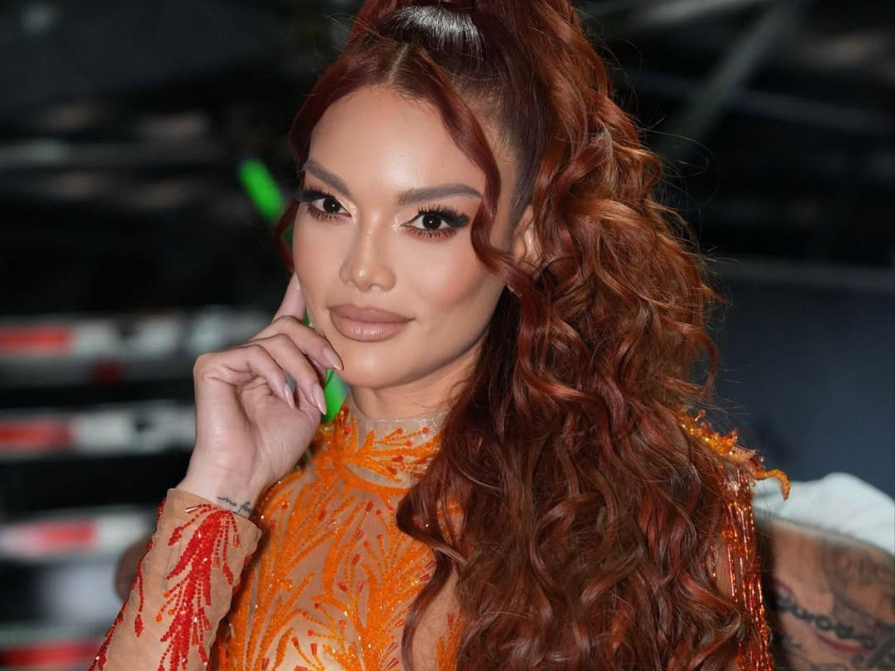 Sau khi Zuleyka Rivera bỏ về giữa chừng, Hoa hậu Hoàn vũ 2020 Andrea Meza đã được ban tổ chức mời thay thế vị trí của đàn chị.