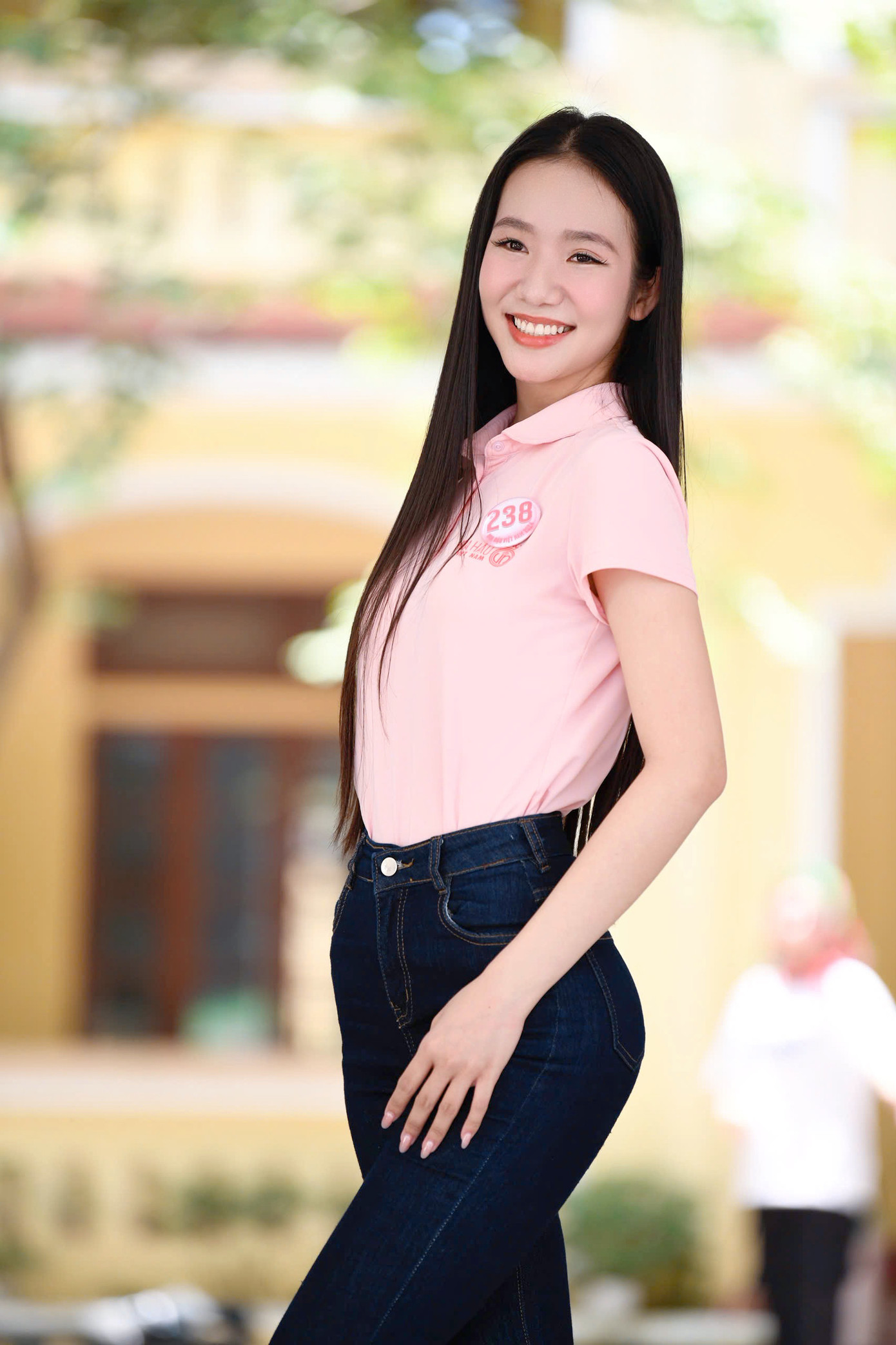 Đêm chung kết Hoa hậu Việt Nam 2024 diễn ra từ 20h tối 27/6 tại sân khấu mặt nước, khu vực bia Quốc học Huế và được truyền hình trực tiếp trên kênh VTV8 - Đài Truyền hình Việt Nam, FPT Play, báo Tiền Phong điện tử và các nền tảng số của báo Tiền Phong, công ty CP Hoàng Thành Media.