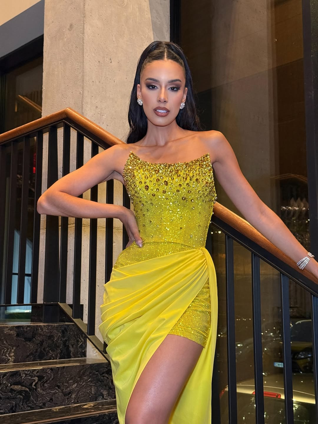 Đại diện Cộng hòa Dominica - Karibel Perez - là ứng viên sáng giá khu vực châu Mỹ. Cô là người mẫu, MC, đã tốt nghiệp loại xuất sắc bằng Quản trị kinh doanh tại Phoenix, Arizona. Người đẹp đam mê du lịch, yêu thích động vật. Cô đã thành lập Sueños Diamantes - tổ chức từ thiện cung cấp thức ăn và nơi trú ẩn cho động vật hoang dã.