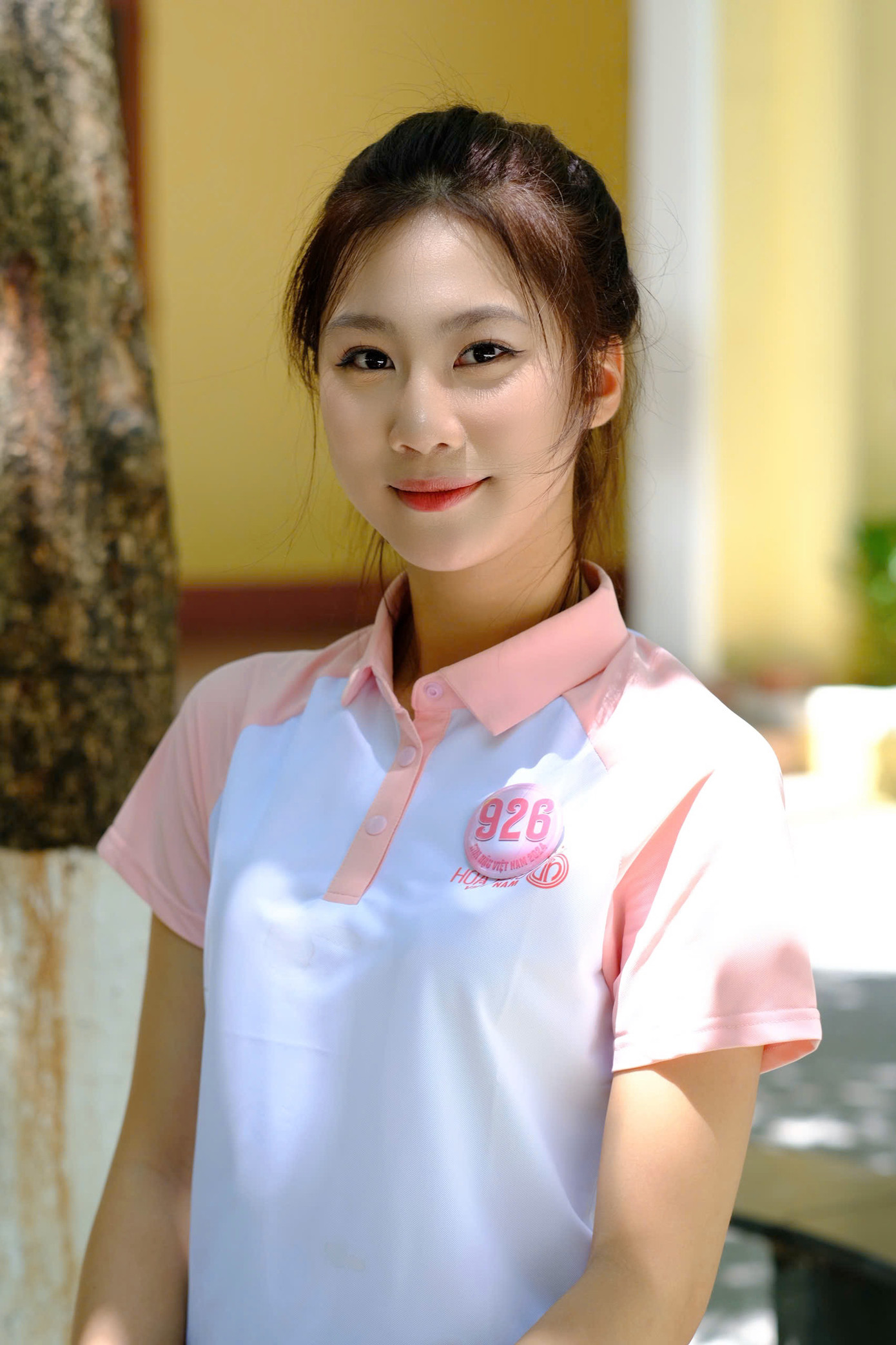 Thí sinh Nguyễn Thị Thu Hằng nói cô đang háo hức và chuẩn bị sẵn sàng cho đêm chung kết bùng nổ trên sông Hương. "Tôi rèn luyện khả năng nói chuyện trước đám đông, kiểm soát cảm xúc và tạo sự kết nối với mọi người, trau dồi thêm tri thức và những kiến thức xã hội xung quanh", cô nói.