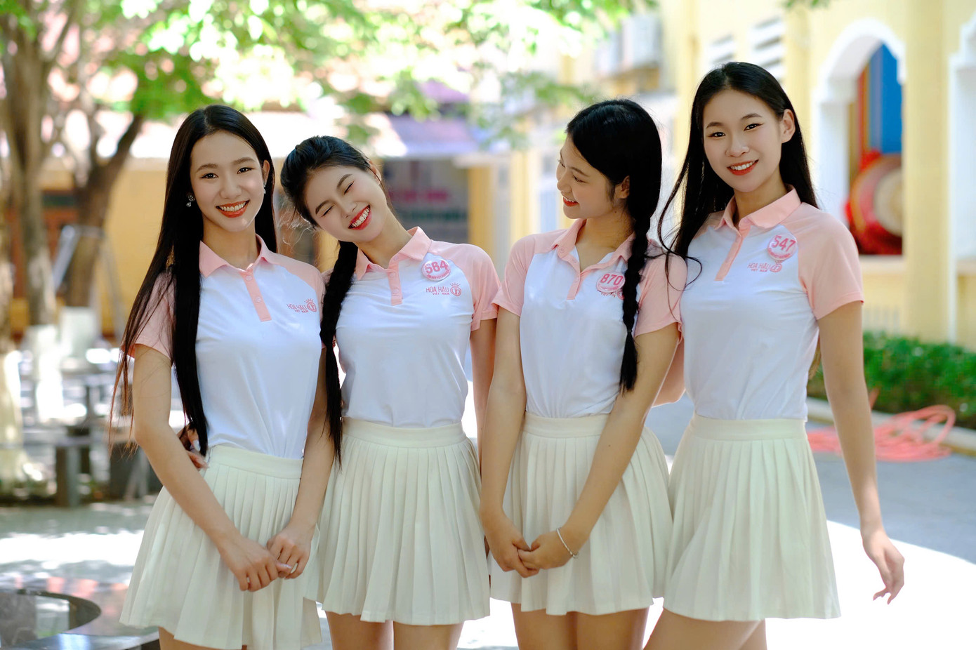 Sau quãng thời gian tạm nghỉ, các thí sinh Hoa hậu Việt Nam 2024 đã trở lại TP Huế để chuẩn bị cho đêm chung kết vào ngày 27/6 tại sân khấu trên bờ sông Hương. Ngay khi tập trung, 25 thí sinh đã bước vào luyện tập để sẵn sàng tỏa sáng ở đêm thi quan trọng.