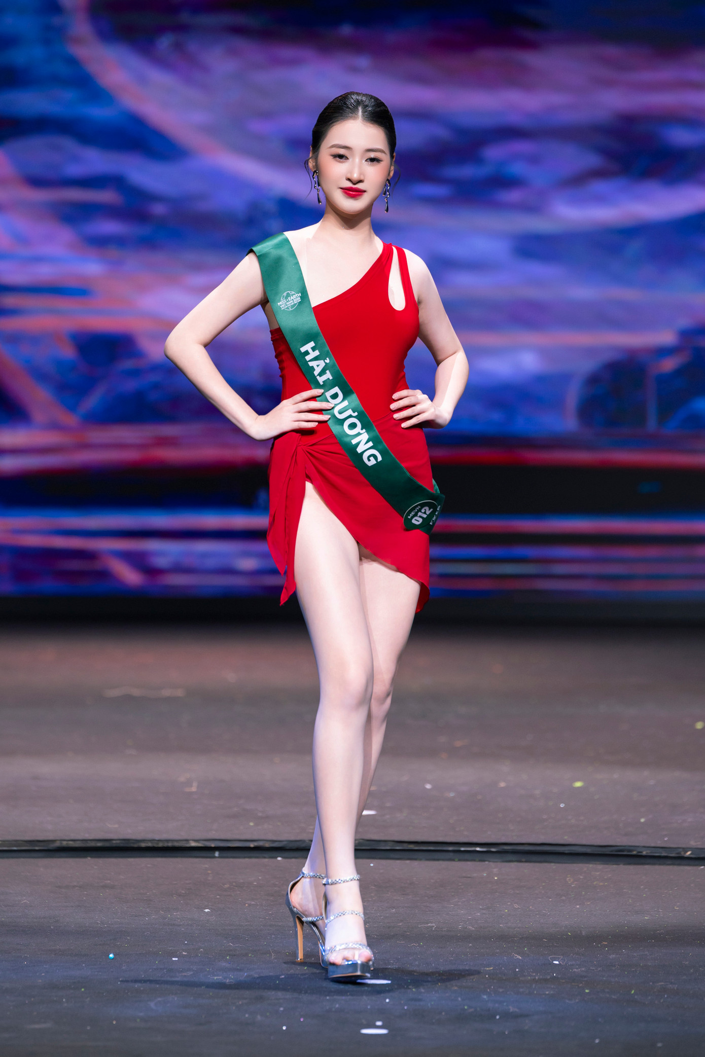 Thí sinh Ngô Thị Trâm Anh đến từ Hải Dương vào top 5 đề cử Người đẹp biển.