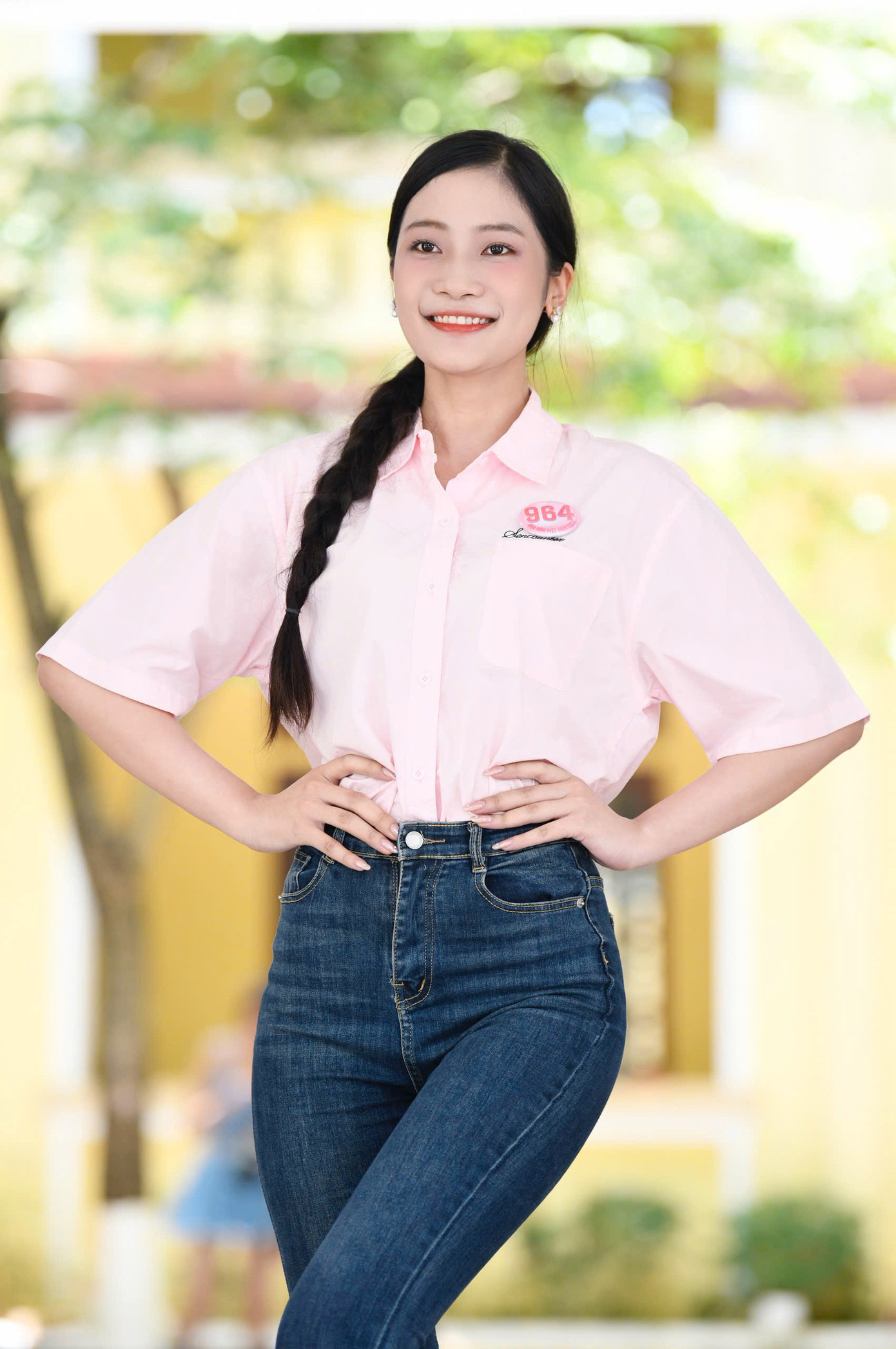 Dù phải học tuyến đi mới nhưng 25 thí sinh tập trung cao độ và nhanh chóng nắm bắt ý tưởng về dàn dựng sân khấu. Sau mỗi buổi tập, họ đúc rút được nhiều kinh nghiệm để có thể tương tác với máy quay, cách tạo dáng để ấn tượng, nổi bật khi trình diễn trên sân khấu.