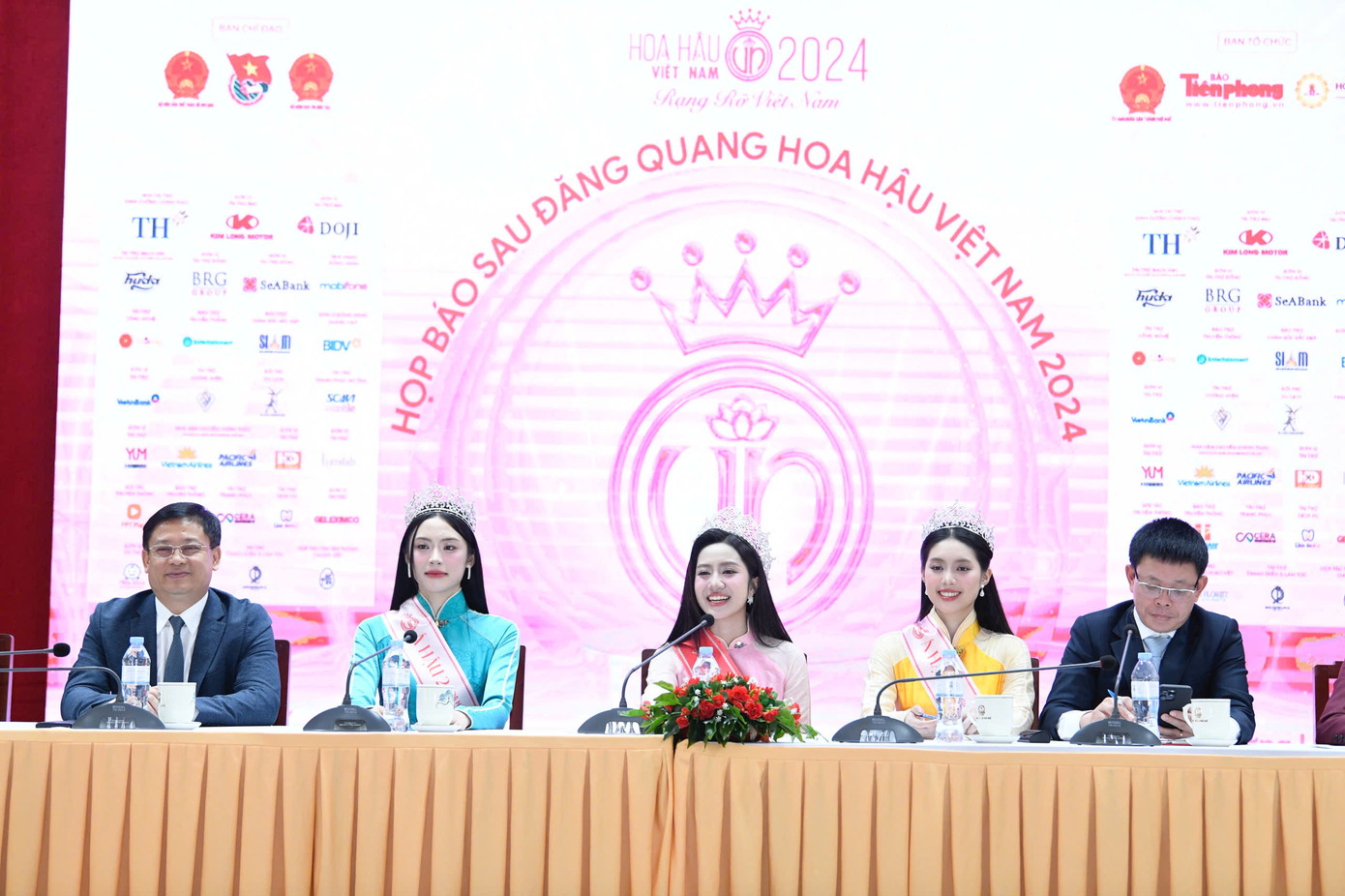 Hoa hậu Hà Trúc Linh chia sẻ tại họp báo. Hoa hậu Hà Trúc Linh chia sẻ tại họp báo.