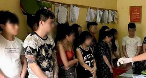 8 thiếu nữ thuê khách sạn sử dụng ma túy tập thể với bạn trai ảnh 1