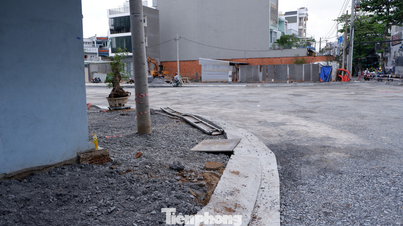 Hiện nay các đơn vị đang hoàn thiện phần vỉa hè.