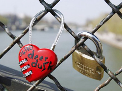 Khóa tình yêu. (Ảnh minh họa). Khóa tình yêu. (Ảnh minh họa)