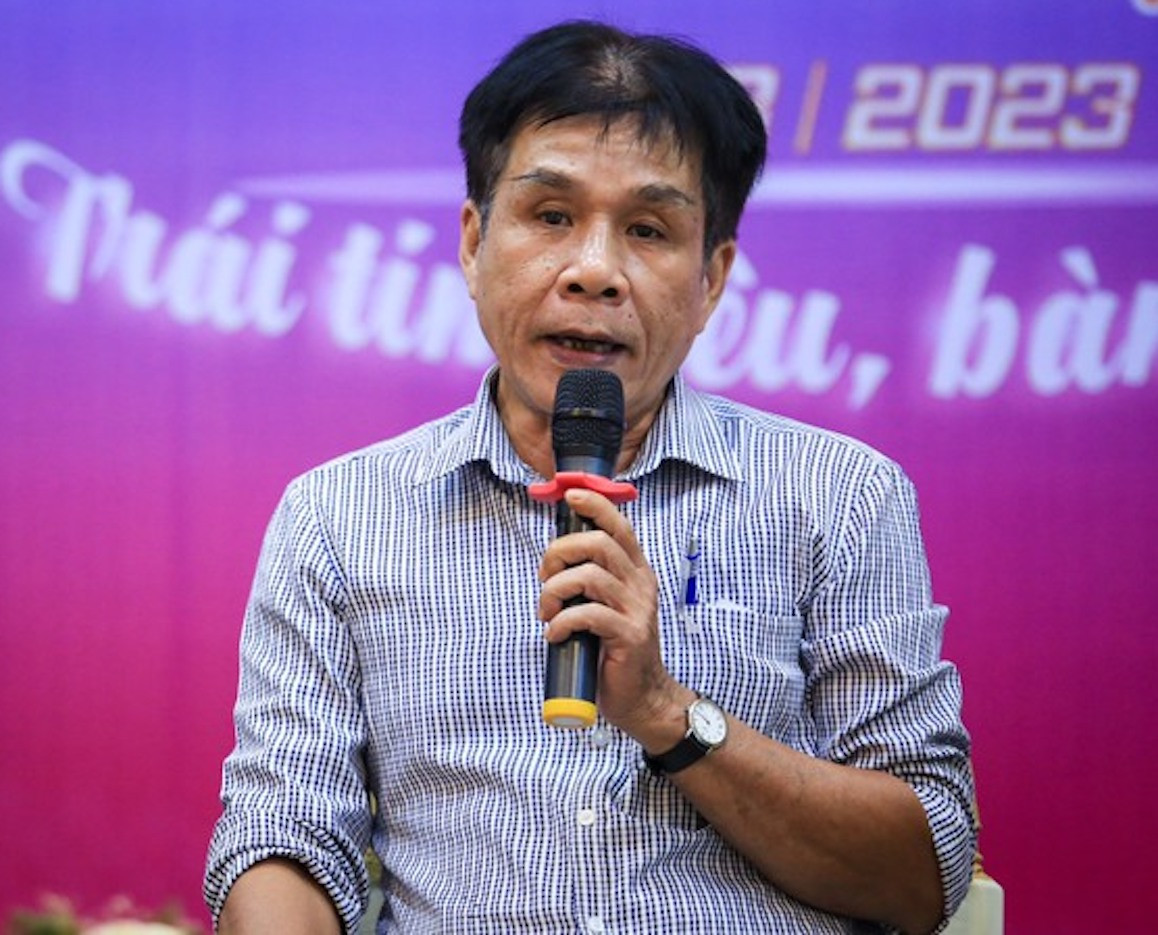 Nhà thơ Lê Minh Quốc: "Sống đẹp đó là ta chìa bàn tay về phía người khác, nắm lấy bàn tay họ chia sẻ".