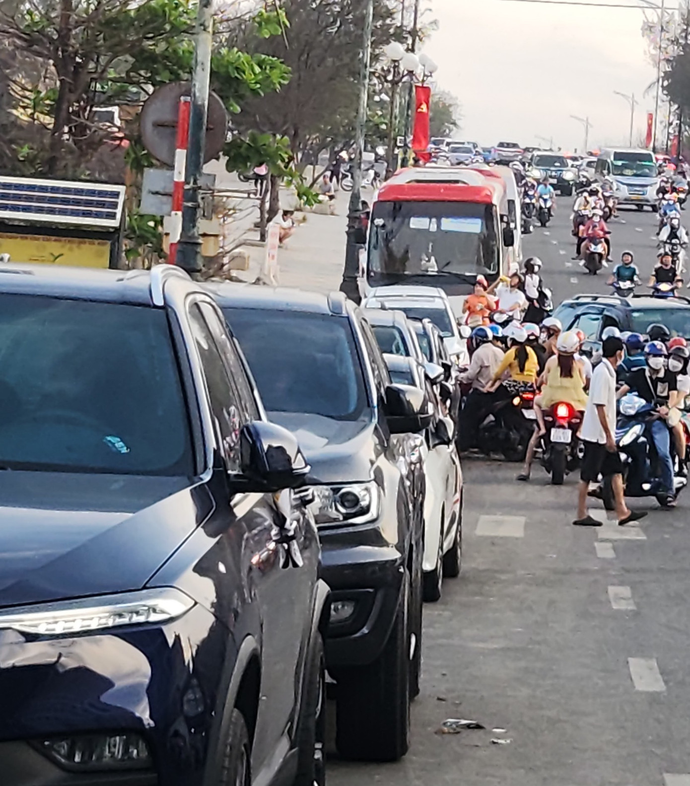 Tình trạng kẹt xe thường xuyên xảy ra trên đường Thuỳ Vân - tuyến đường ven biển Vũng Tàu