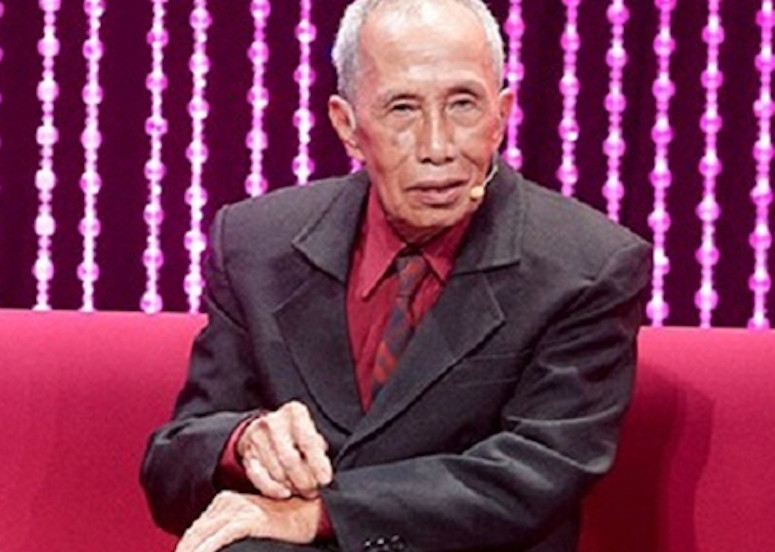 Nhạc sĩ Y Vũ trò chuyện trong một live show truyền hình thực tế. Nhạc sĩ Y Vũ trò chuyện trong một live show truyền hình thực tế.