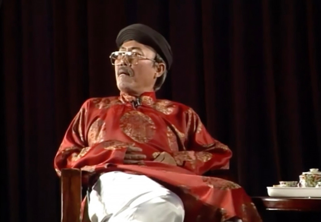 NSND Diệp Lang vai Hội đồng Thăng trong vở "Đời cô Lựu". NSND Diệp Lang vai Hội đồng Thăng trong vở "Đời cô Lựu".