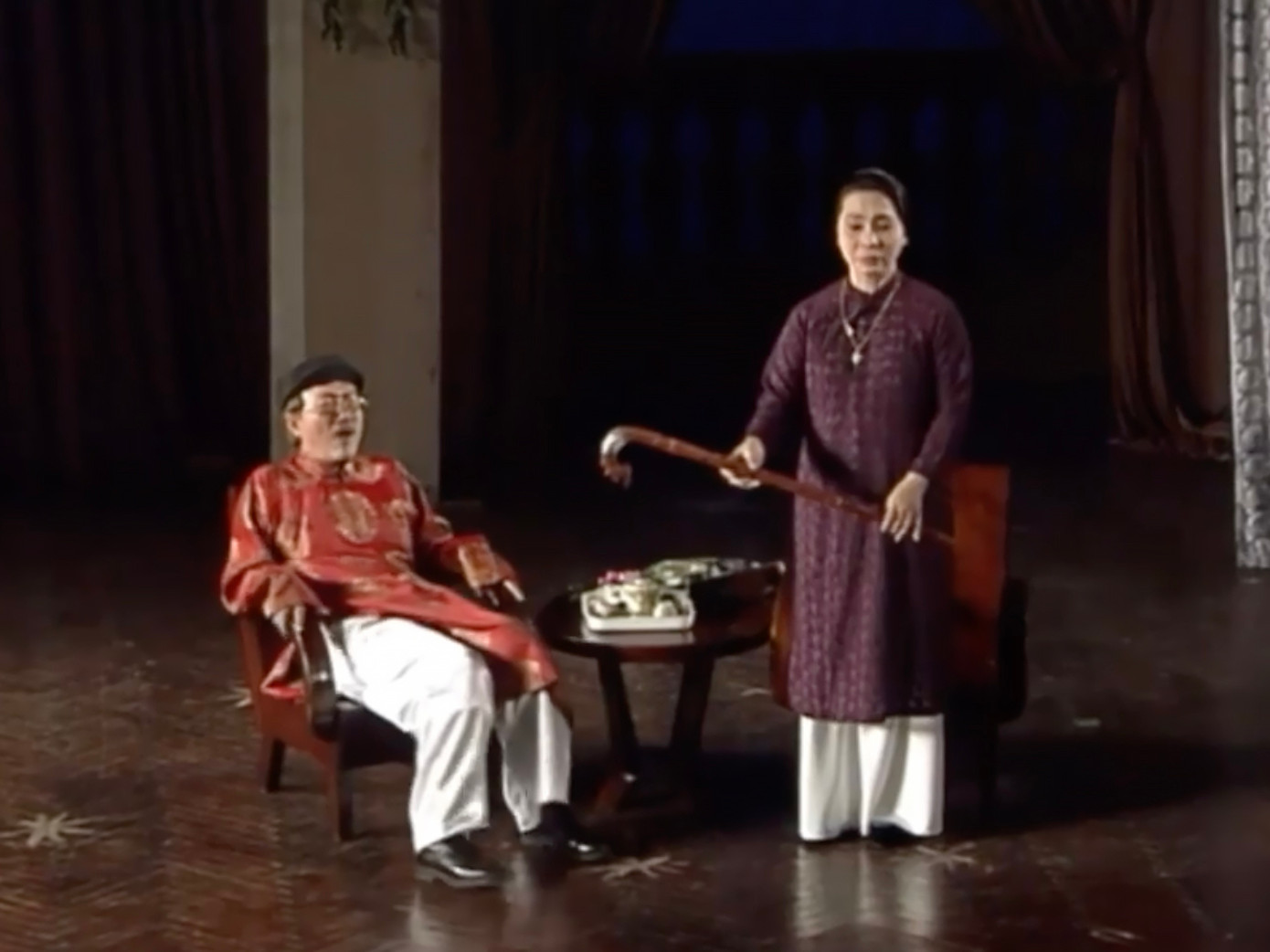 NSND Bạch Tuyết và NSND Diệp lang trong "Đời cô Lựu". NSND Bạch Tuyết và NSND Diệp lang trong "Đời cô Lựu".