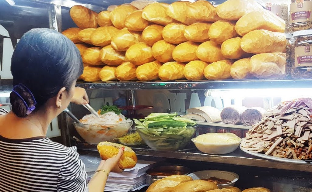 Một xe Bánh mì trên đường phố tại TPHCM Một xe Bánh mì trên đường phố tại TPHCM