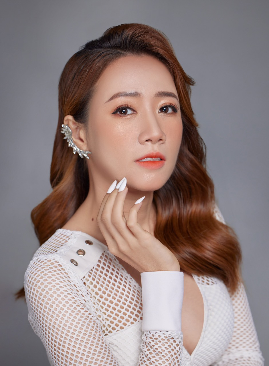 Ca sĩ Khánh Vy. Ca sĩ Khánh Vy.