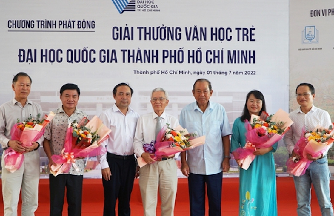 BTC và Hội đồng giám khảo cuộc thi trong buổi phát động.