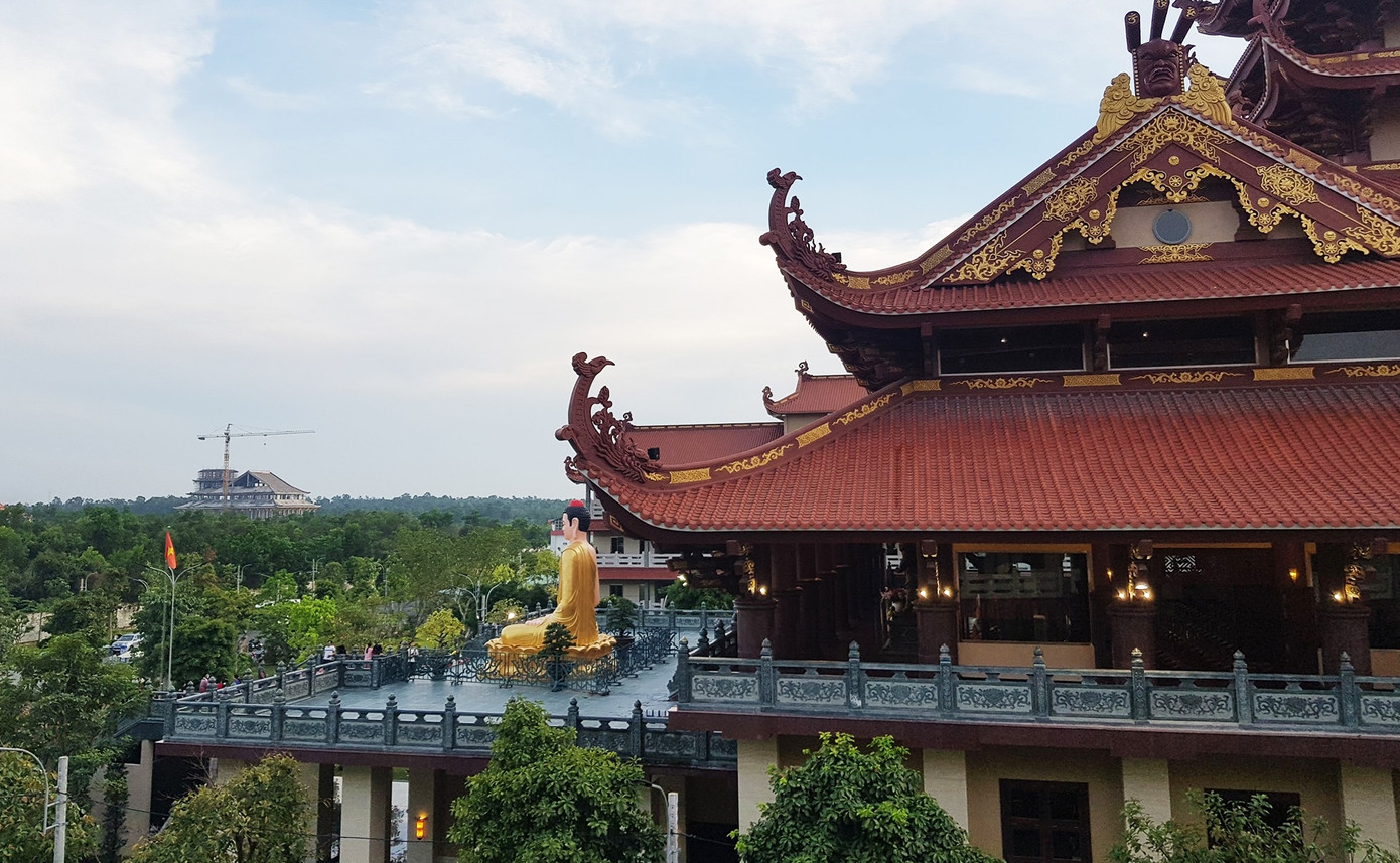 Chùa Phật Cô đơn (Bát Bửu Phật đài)- một địa danh du lịch tâm linh nổi tiếng tại Bình Chánh