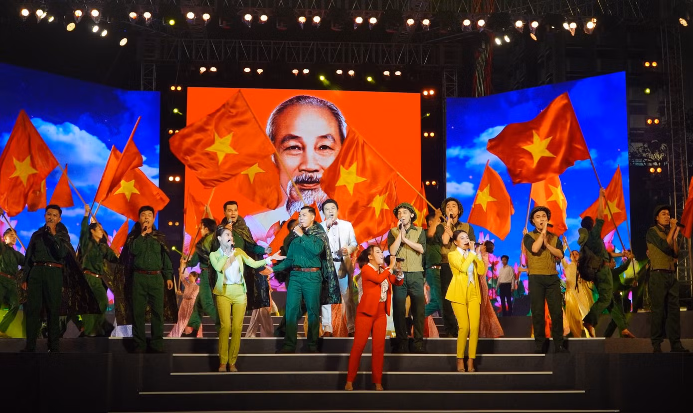 Chương trình ca nhạc trên Phố đi bộ Nguyễn Huệ (quận 1- TPHCM).
