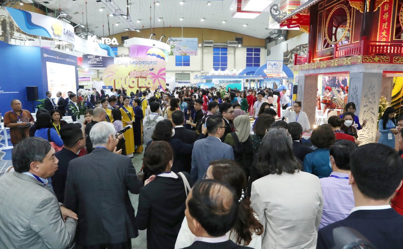 Đông đảo khách hàng tham dự VITM lần thứ nhất. Đông đảo khách hàng tham dự VITM lần thứ nhất.