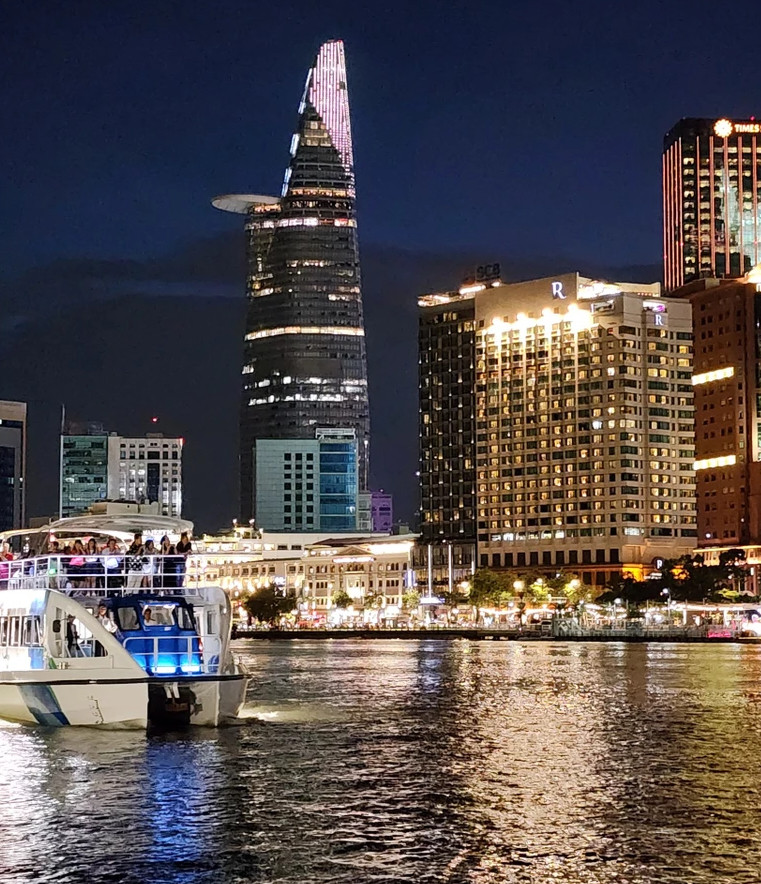 Vẻ đẹp của sông Sài Gòn về đêm Vẻ đẹp của sông Sài Gòn về đêm