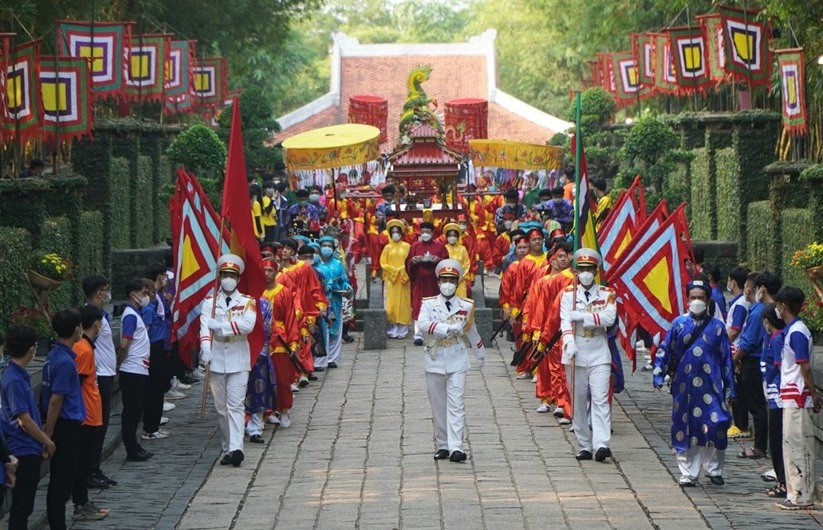 Lễ dâng Hương - dâng Hoa tại Đền Tưởng niệm các Vua Hùng (TP Thủ Đức- TPHCM). Lễ dâng Hương - dâng Hoa tại Đền Tưởng niệm các Vua Hùng (TP Thủ Đức- TPHCM).