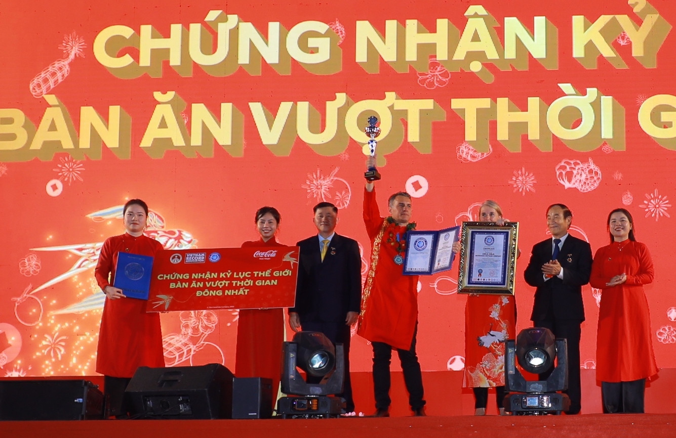 BTC sự kiện nhận bằng chứng nhận Kỷ lục thế giới BTC sự kiện nhận bằng chứng nhận Kỷ lục thế giới