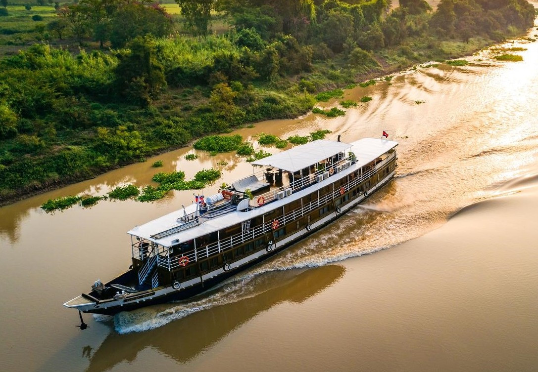 Du thuyền trên sông Mekong