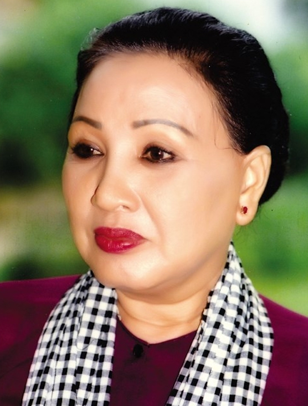 Nghệ sĩ Hồng Nga