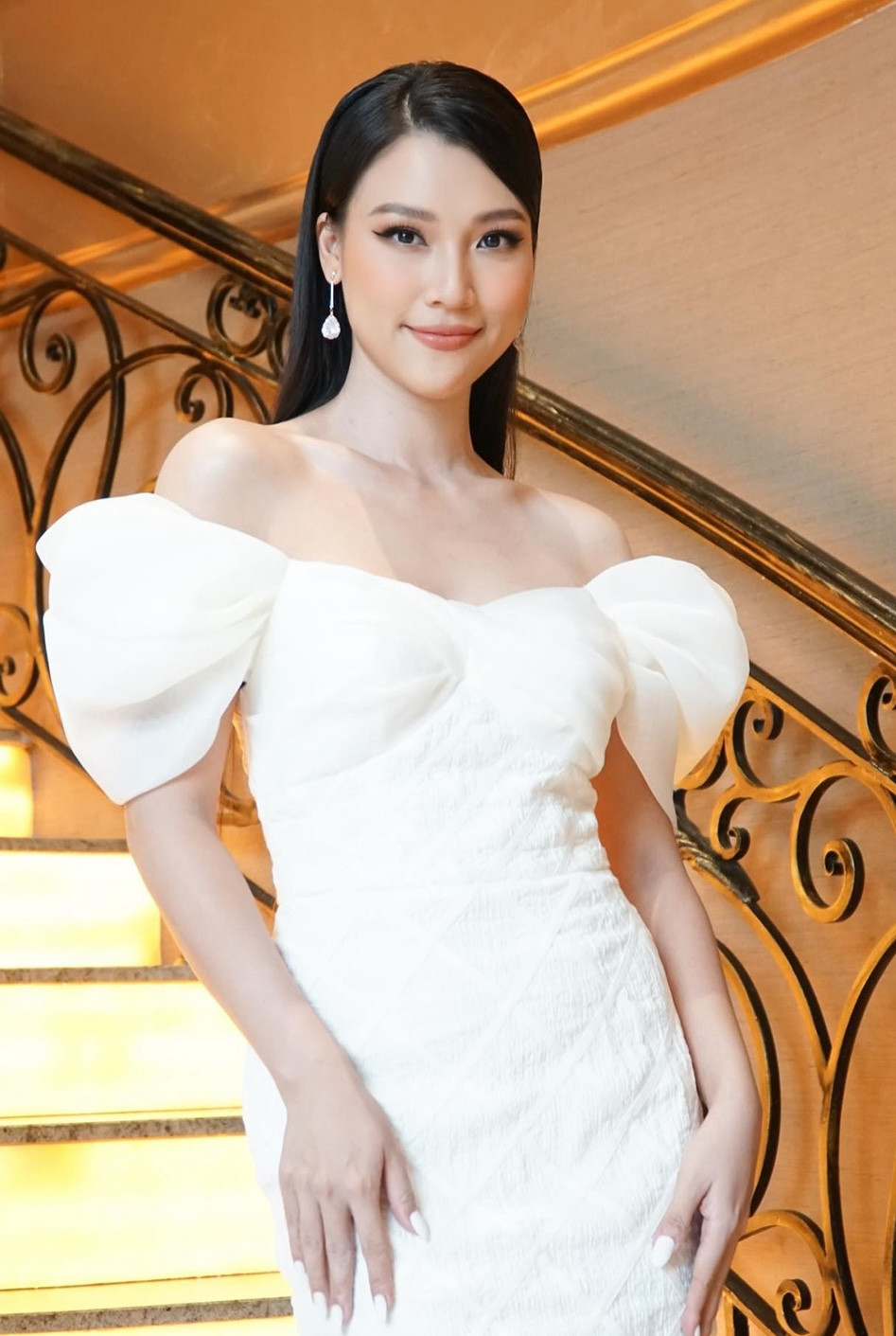 Diễn viên - MC Hoàng Oanh. Diễn viên - MC Hoàng Oanh.