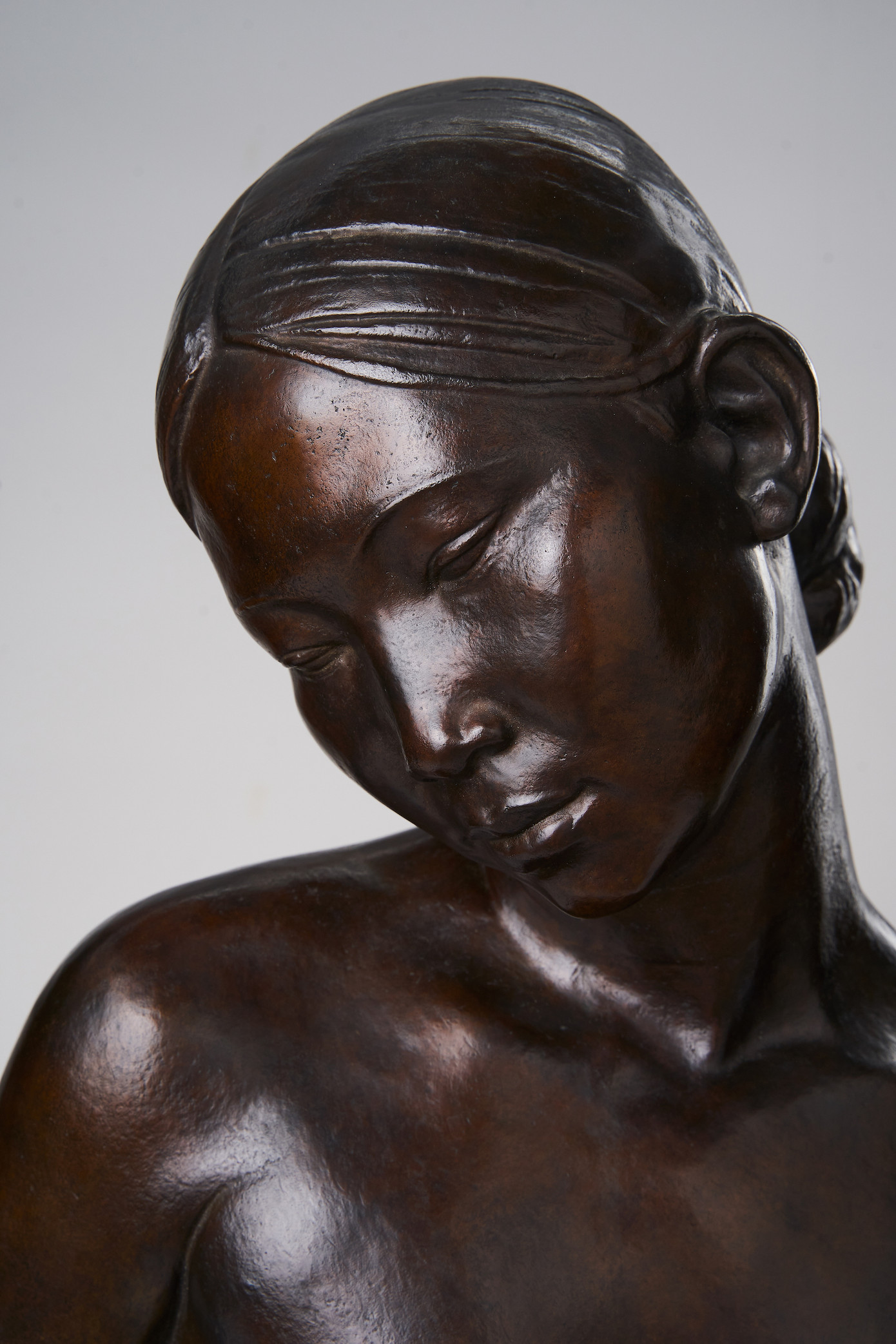 Thiếu nữ Việt Nam (Điêu khắc của Evariste Jonchere). Thiếu nữ Việt Nam (Điêu khắc của Evariste Jonchere).