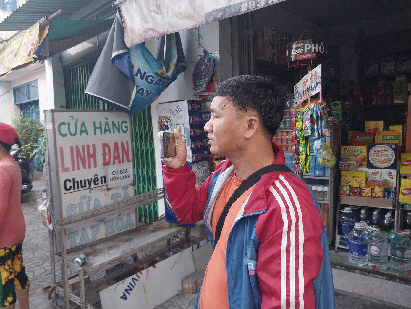 Một YouTube đang quay lại những thước phim về NS Thiên Kim.