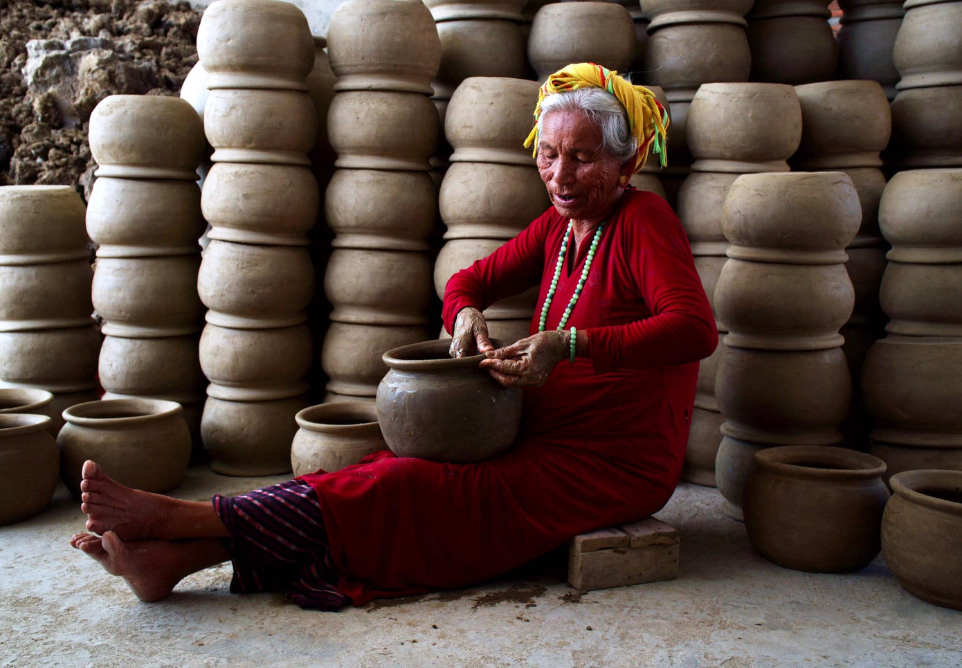 Nghệ nhân gốm Bàu Trúc - Ninh Thuận. Ảnh: Hoàng Thạch Vân. Nghệ nhân gốm Bàu Trúc - Ninh Thuận. Ảnh: Hoàng Thạch Vân.