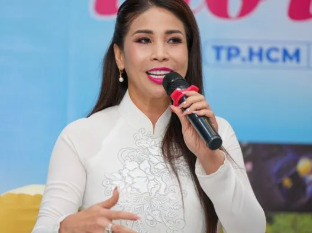 Diễn viên Lý Hương chia sẻ tại tọa đàm.