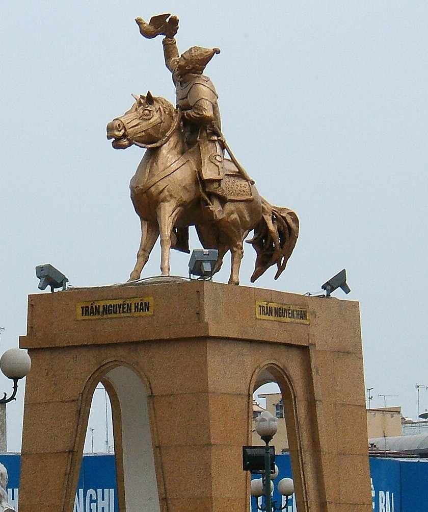 Hình ảnh vị tướng oai phong lẫm liệt, tung cánh chim đã quen thuộc với nhiều người dân