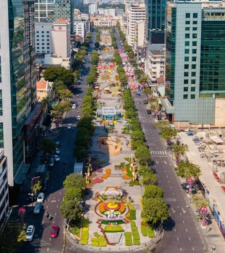 Đường Nguyễn Huệ nhìn từ trên cao Đường Nguyễn Huệ nhìn từ trên cao