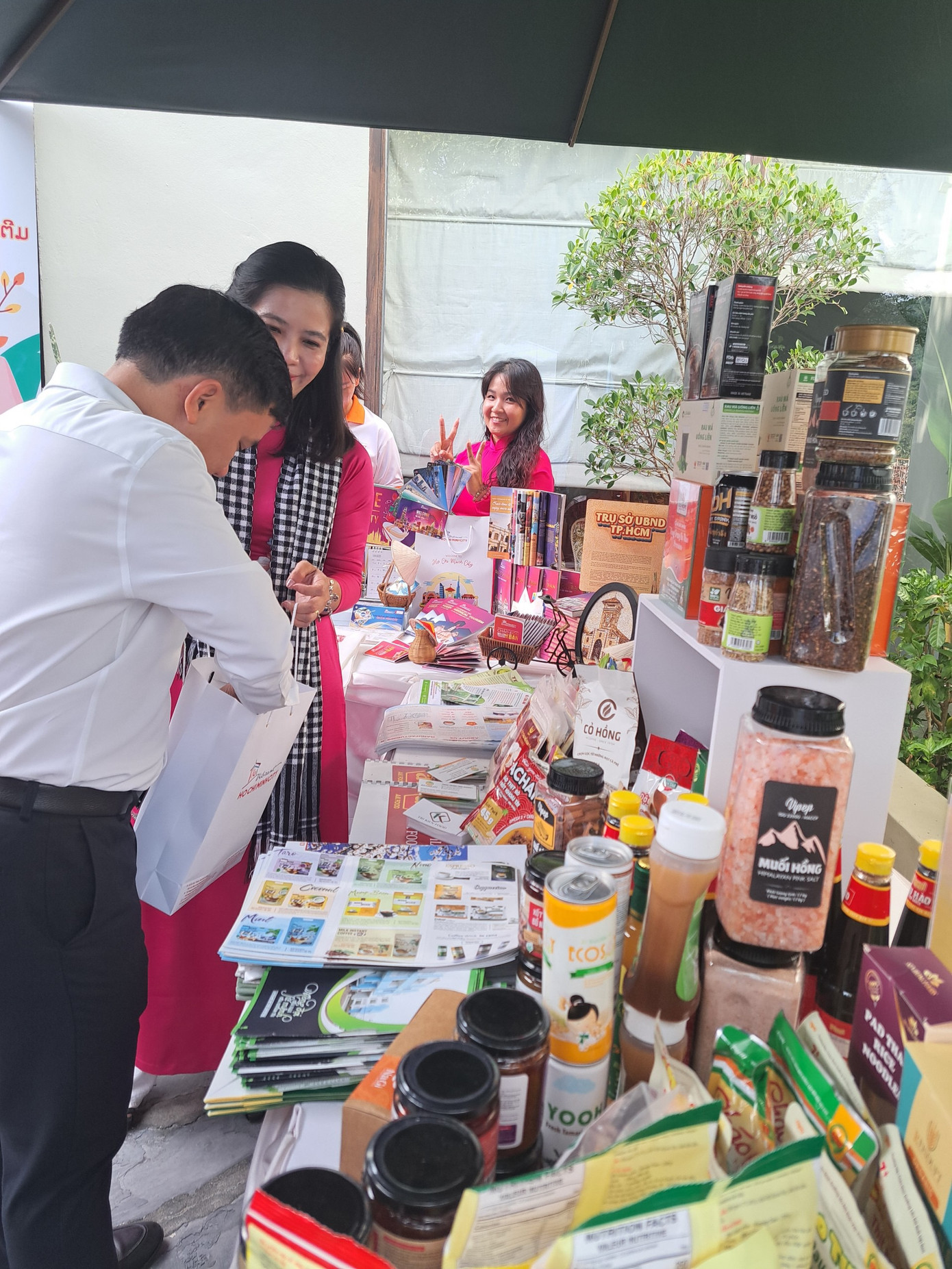 Nhiều sản phẩm OCOP tiêu biểu của TPHCM được giới thiệu tại Tuần lễ Nhiều sản phẩm OCOP tiêu biểu của TPHCM được giới thiệu tại Tuần lễ