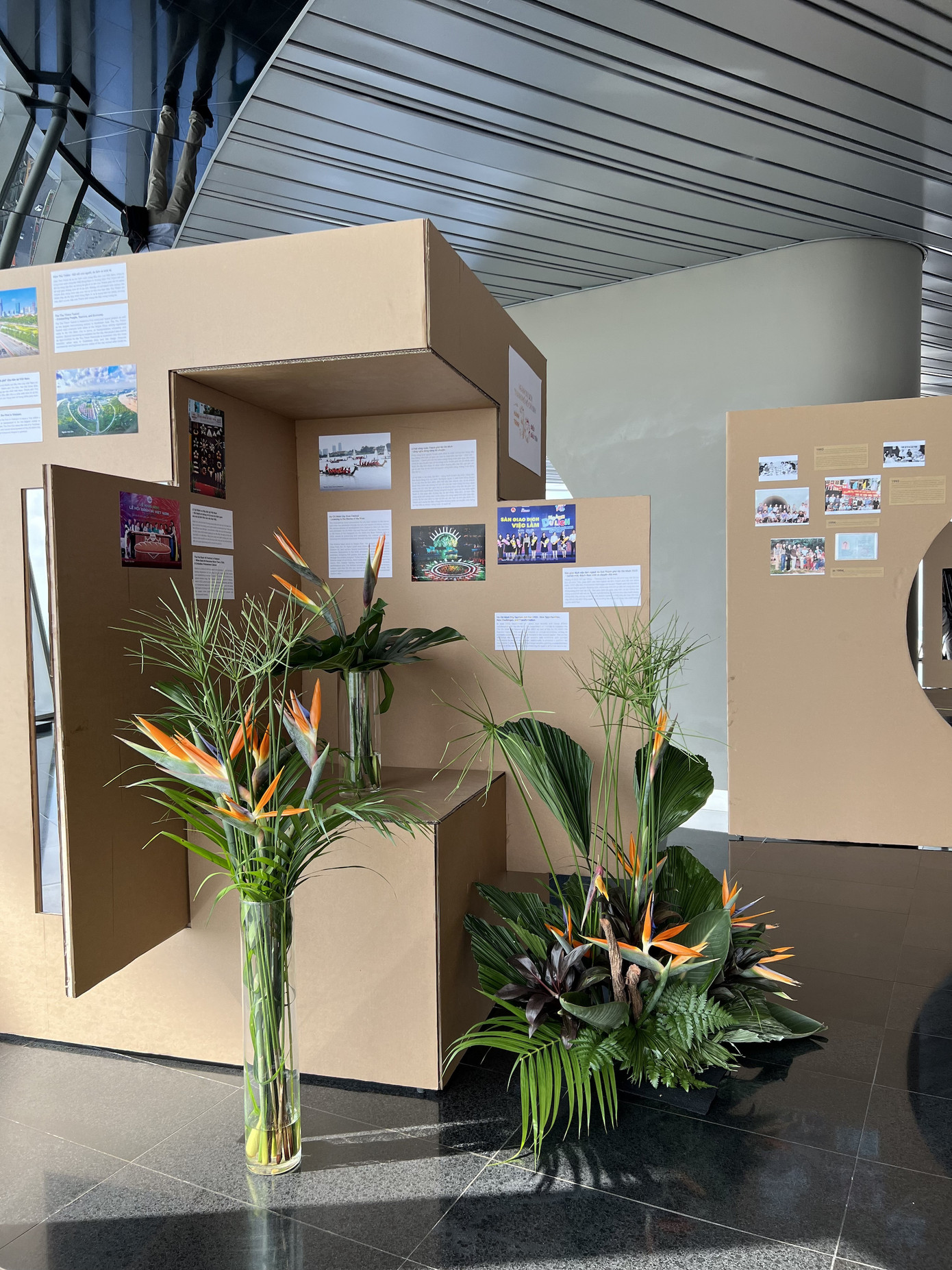 Nhiều hình ảnh, tư liệu quý lần đầu được trưng bày tại triển lãm. Nhiều hình ảnh, tư liệu quý lần đầu được trưng bày tại triển lãm.