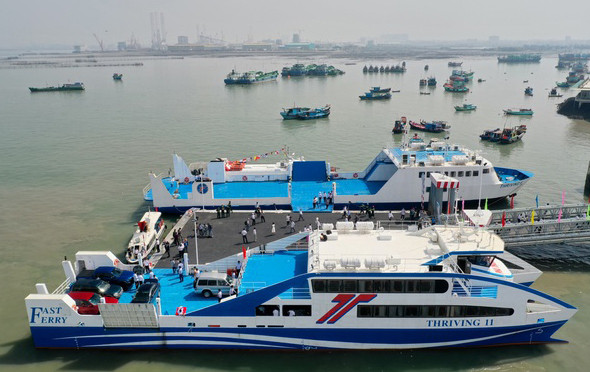 Phà biển cập bến tại TP Vũng Tàu Phà biển cập bến tại TP Vũng Tàu