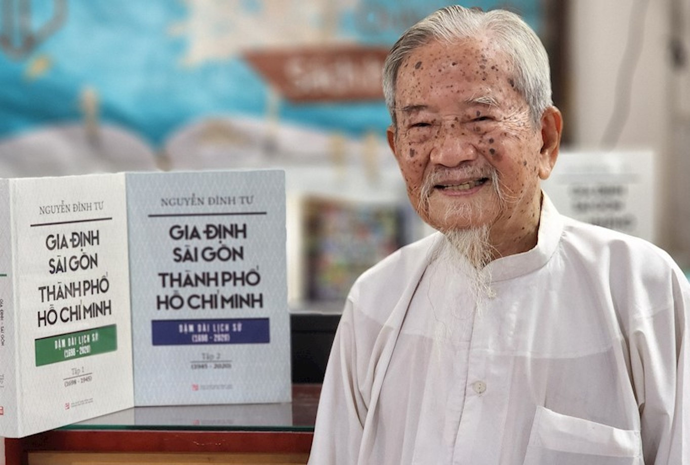 Nhà nghiên cứu 104 tuổi Nguyễn Đình Tư và bộ sách nghiên cứu Gia Định - Sài Gòn - TPHCM: Dặm dài lịch sử (1698-2020). Nhà nghiên cứu 104 tuổi Nguyễn Đình Tư và bộ sách nghiên cứu Gia Định - Sài Gòn - TPHCM: Dặm dài lịch sử (1698-2020).