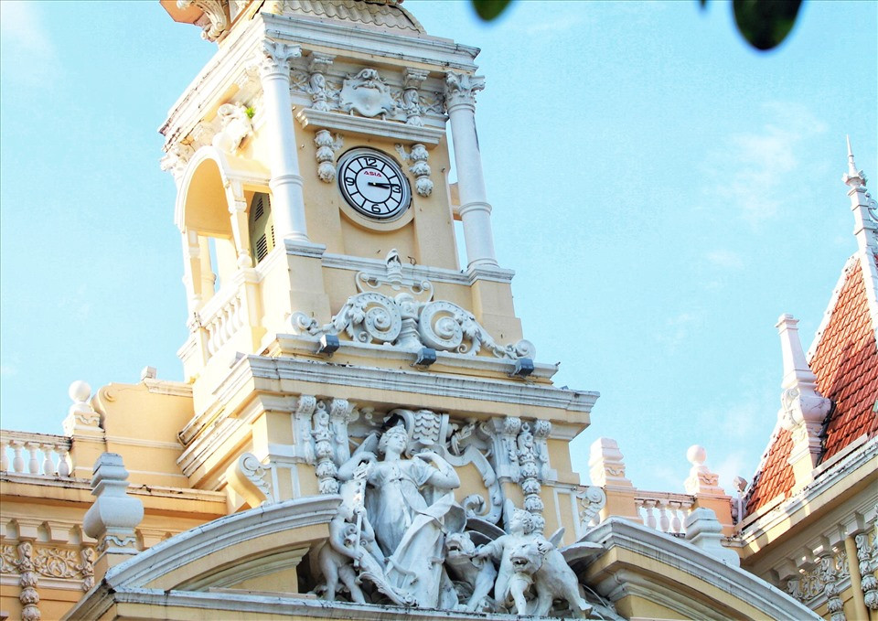 Vẻ đẹp cổ kính đậm chất nghệ thuật và kiến trúc đặc trưng của toà nhà trụ sở UBND TPHCM Vẻ đẹp cổ kính đậm chất nghệ thuật và kiến trúc đặc trưng của toà nhà trụ sở UBND TPHCM