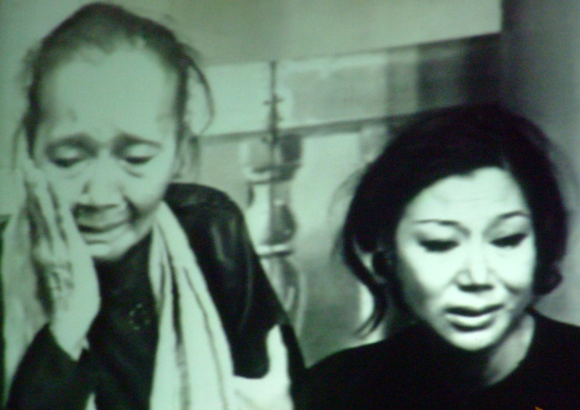 NSND Bảy Nam và NSND Kim Cương trong vở “Lá sầu riêng” (ảnh tư liệu) NSND Bảy Nam và NSND Kim Cương trong vở “Lá sầu riêng” (ảnh tư liệu)