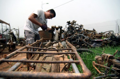 Những ngày cuối tuần, nơi đây là địa điểm để dân chơi xe về nhặt đồ