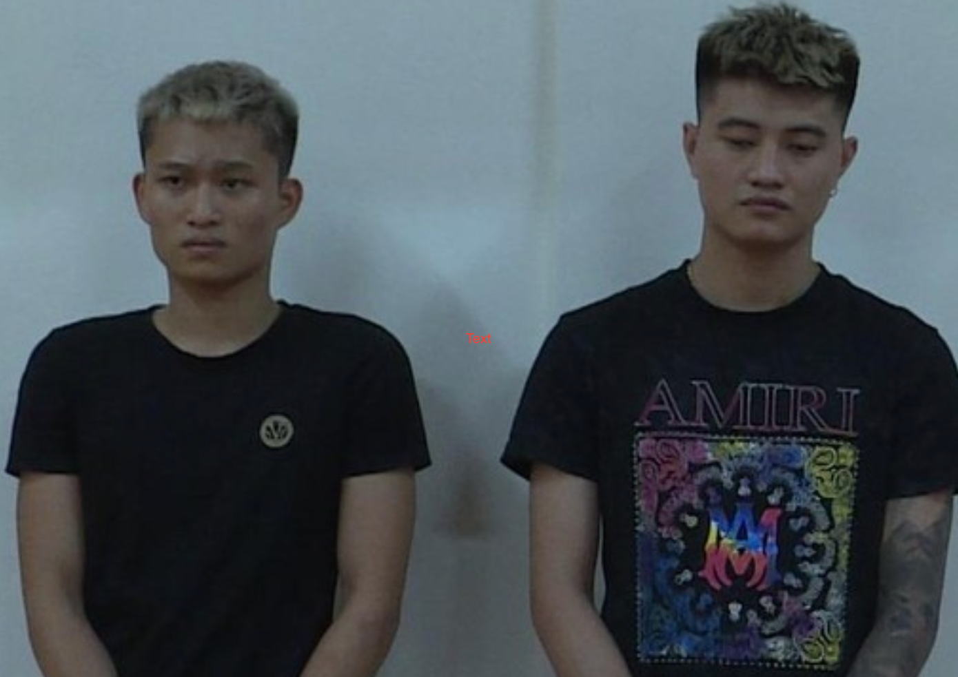 Hai đối tượng lừa đảo tại cơ quan công an. Hai đối tượng lừa đảo tại cơ quan công an.