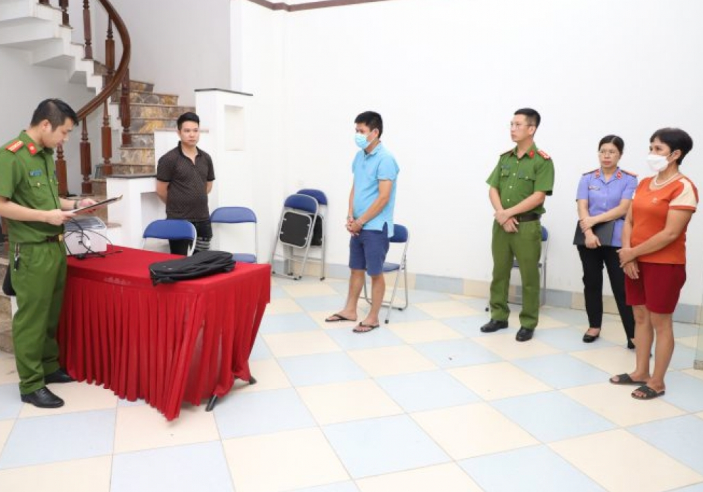 Các đối tượng đã thông đồng dìm giá, đưa tới cuộc đấu giá không minh bạch, gây thiệt hại tài sản của Nhà nước.