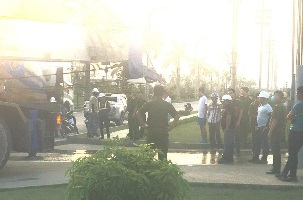 Lực lượng công an xuất hiện giải quyết vụ việc.