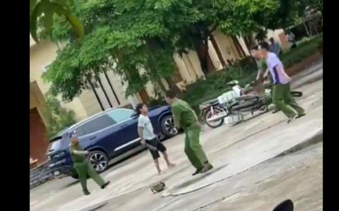 Cảnh sát vây bắt đối tượng Minh. Cảnh sát vây bắt đối tượng Minh.