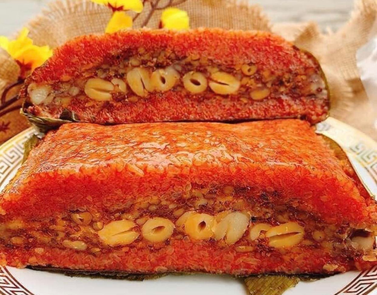 Khúc biến tấu hạt sen tạo nên món bánh chưng ăn vừa lạ vừa quen (Ảnh: ansapsaigon). Khúc biến tấu hạt sen tạo nên món bánh chưng ăn vừa lạ vừa quen (Ảnh: ansapsaigon).